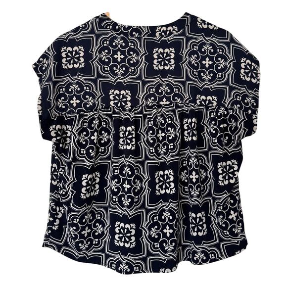 Ann Taylor Navy Blue and White Tiled‎ Mixed Media Top Size Medium - Picture 3 of 6